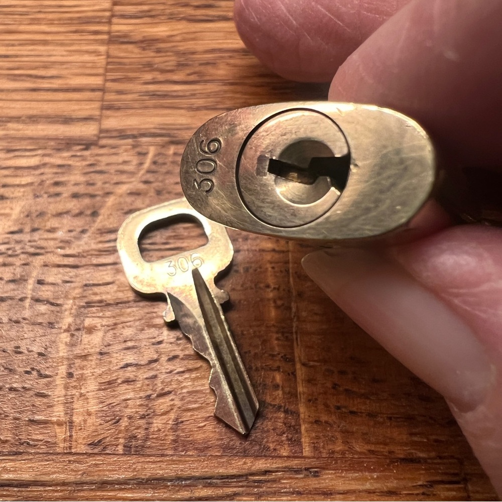 LV lock and key #306 - Picture 5 of 5